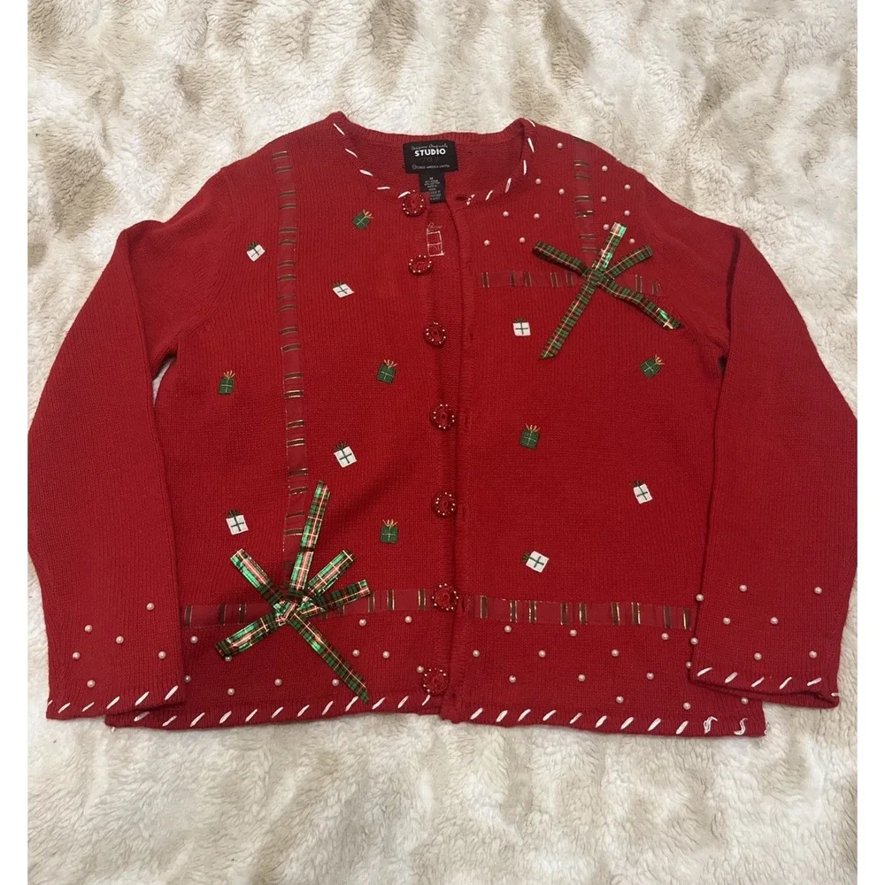 Red Women M Cardigan Christmas Sweater Embroidered Beaded Appliqué And Presents‎